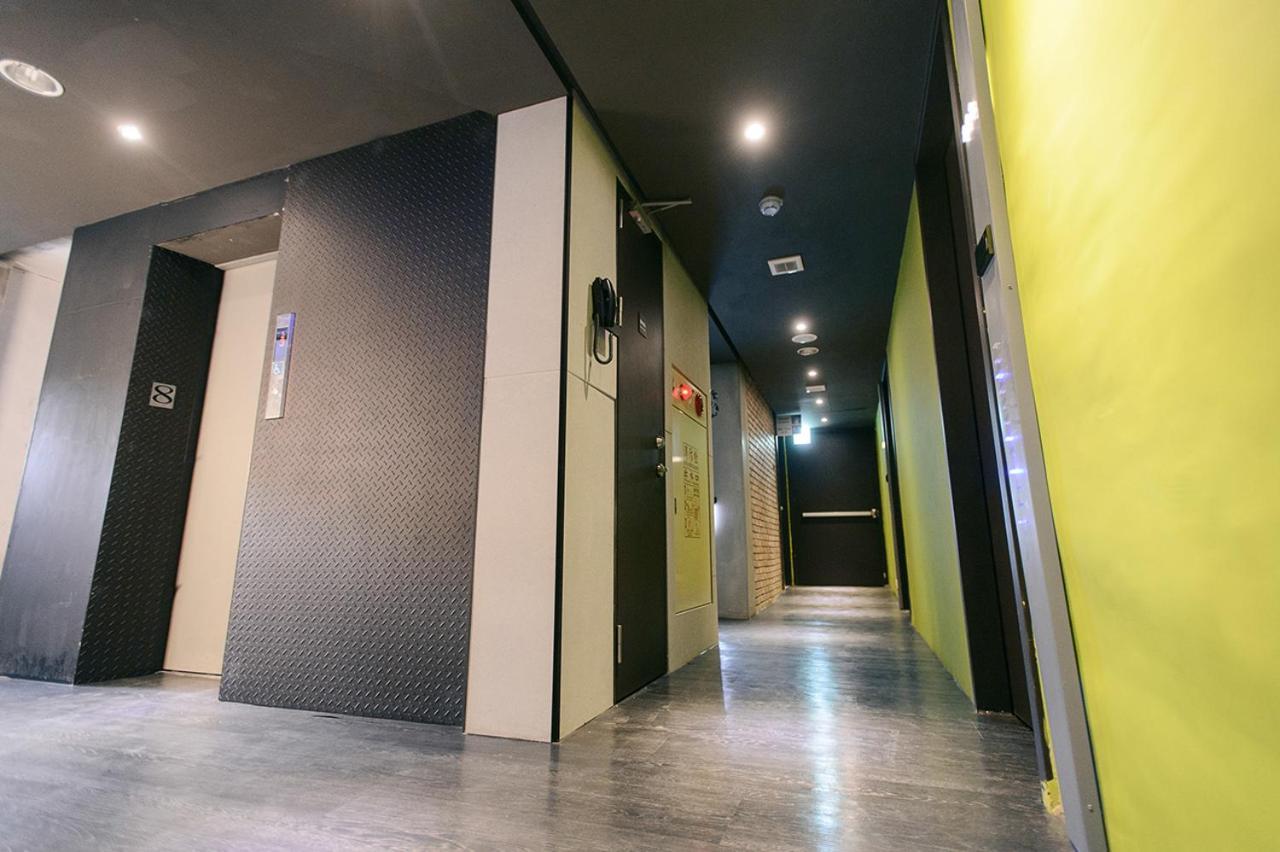 Kiwi Express Hotel-Taichung Station II מראה חיצוני תמונה