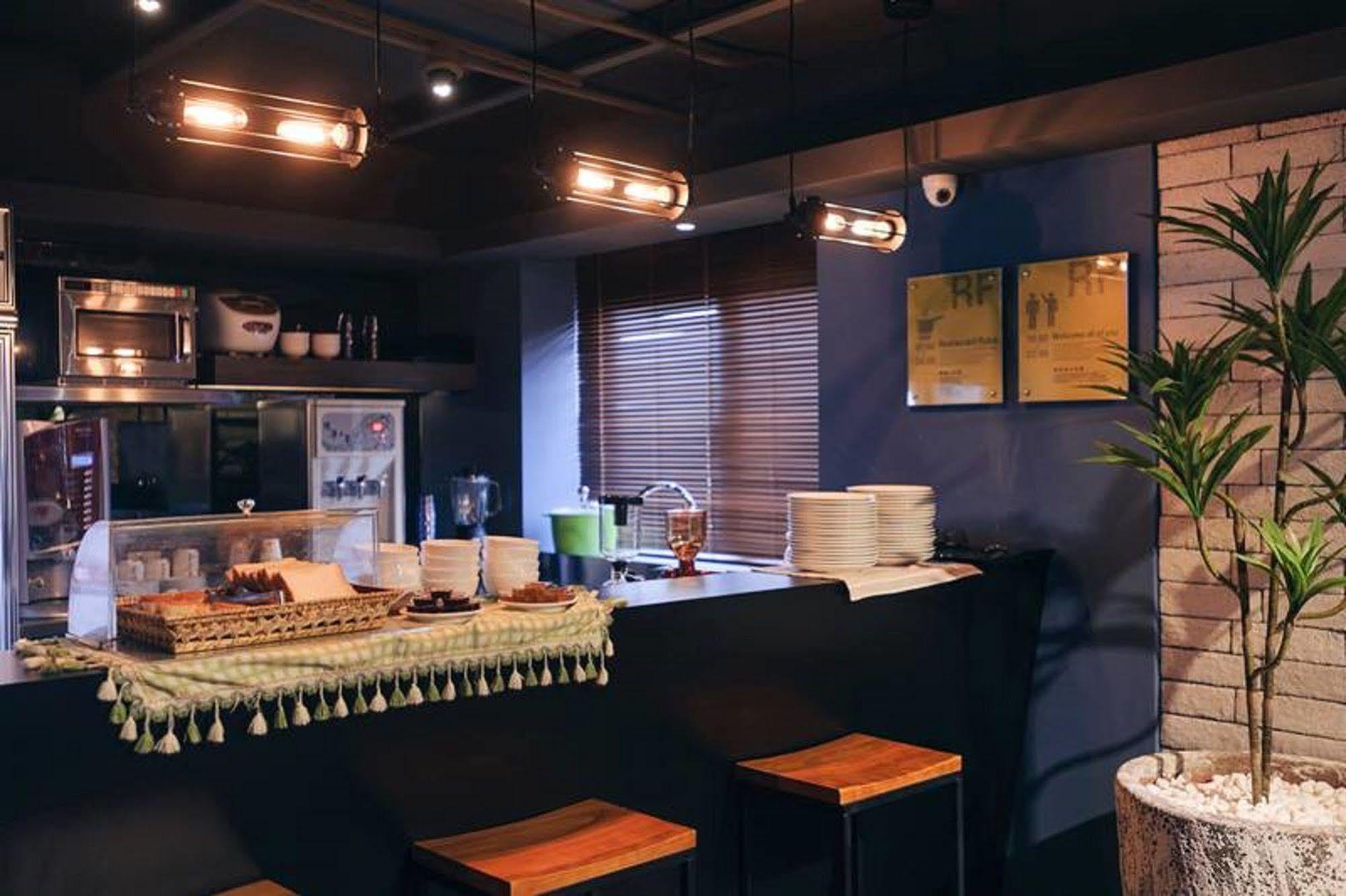 Kiwi Express Hotel-Taichung Station II מראה חיצוני תמונה