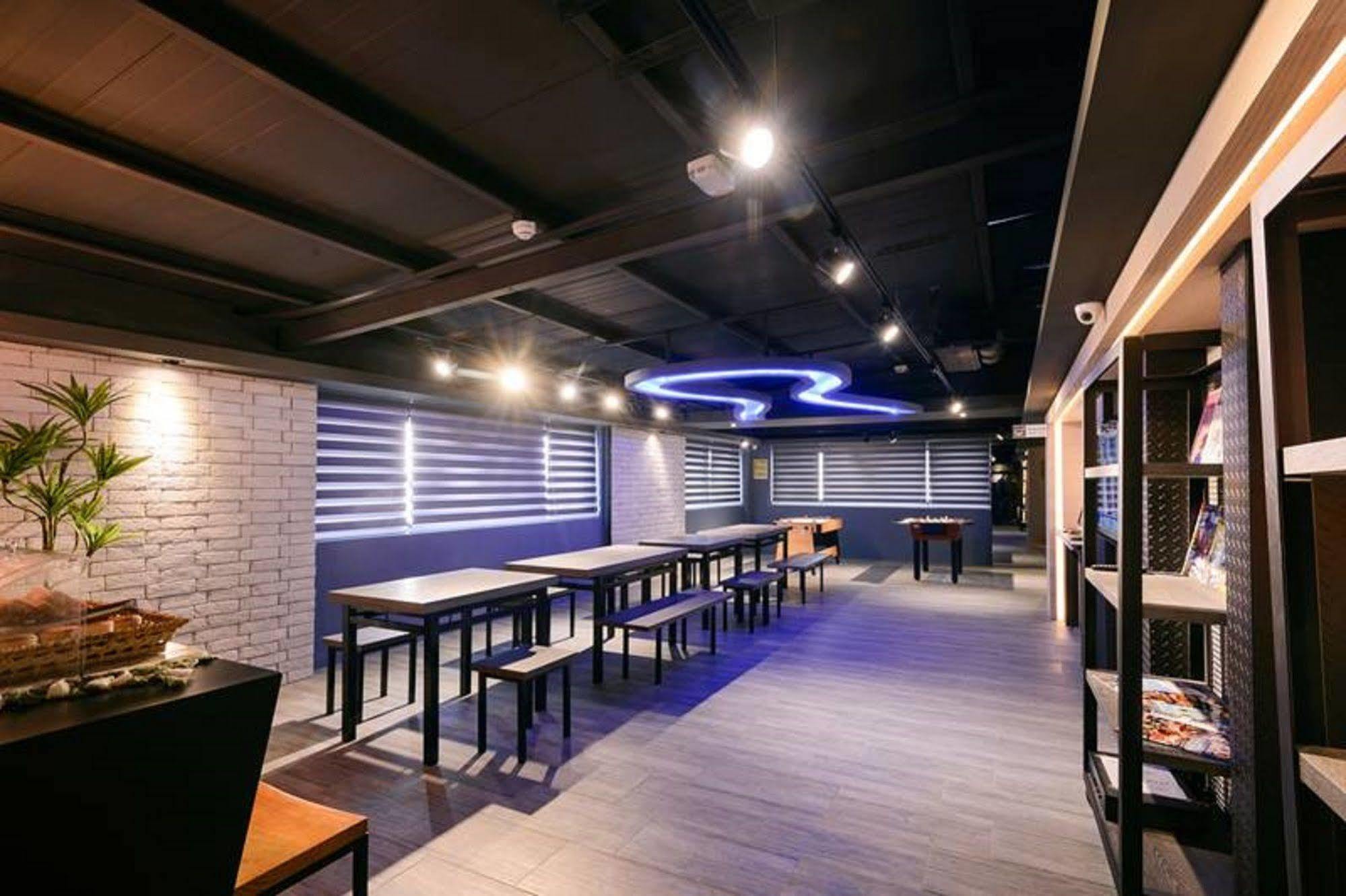Kiwi Express Hotel-Taichung Station II מראה חיצוני תמונה