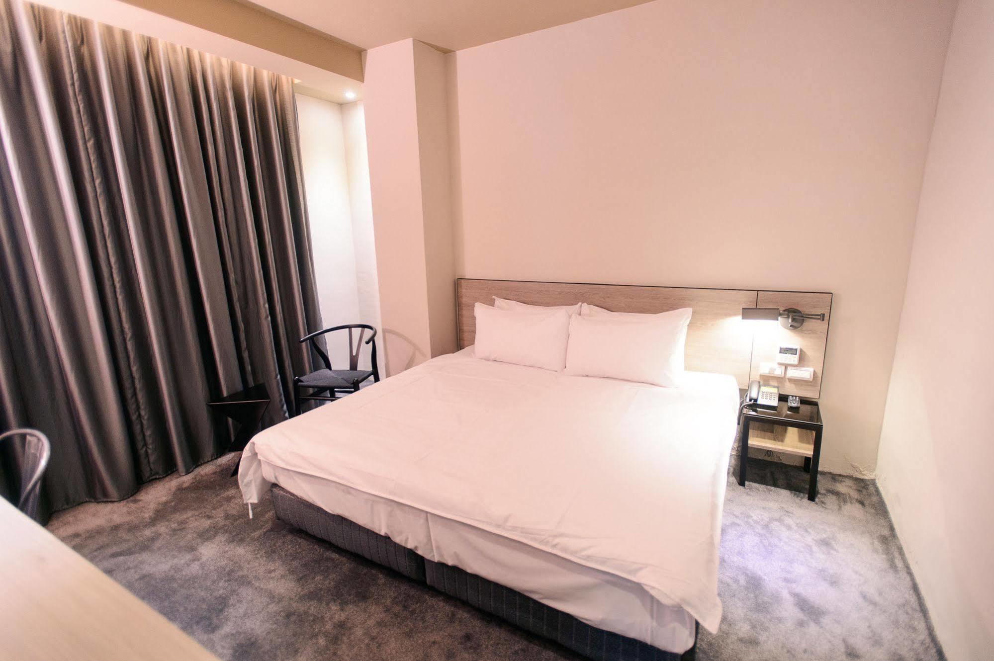 Kiwi Express Hotel-Taichung Station II מראה חיצוני תמונה