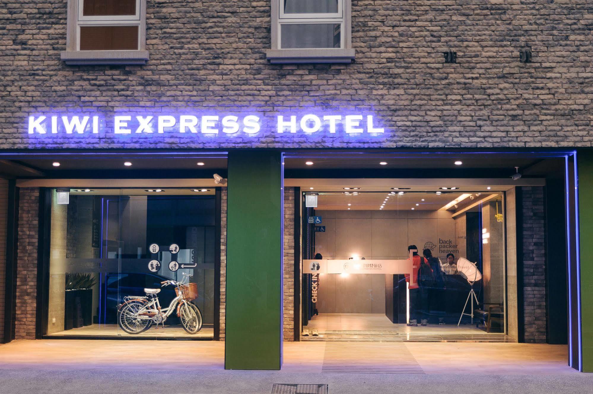 Kiwi Express Hotel-Taichung Station II מראה חיצוני תמונה
