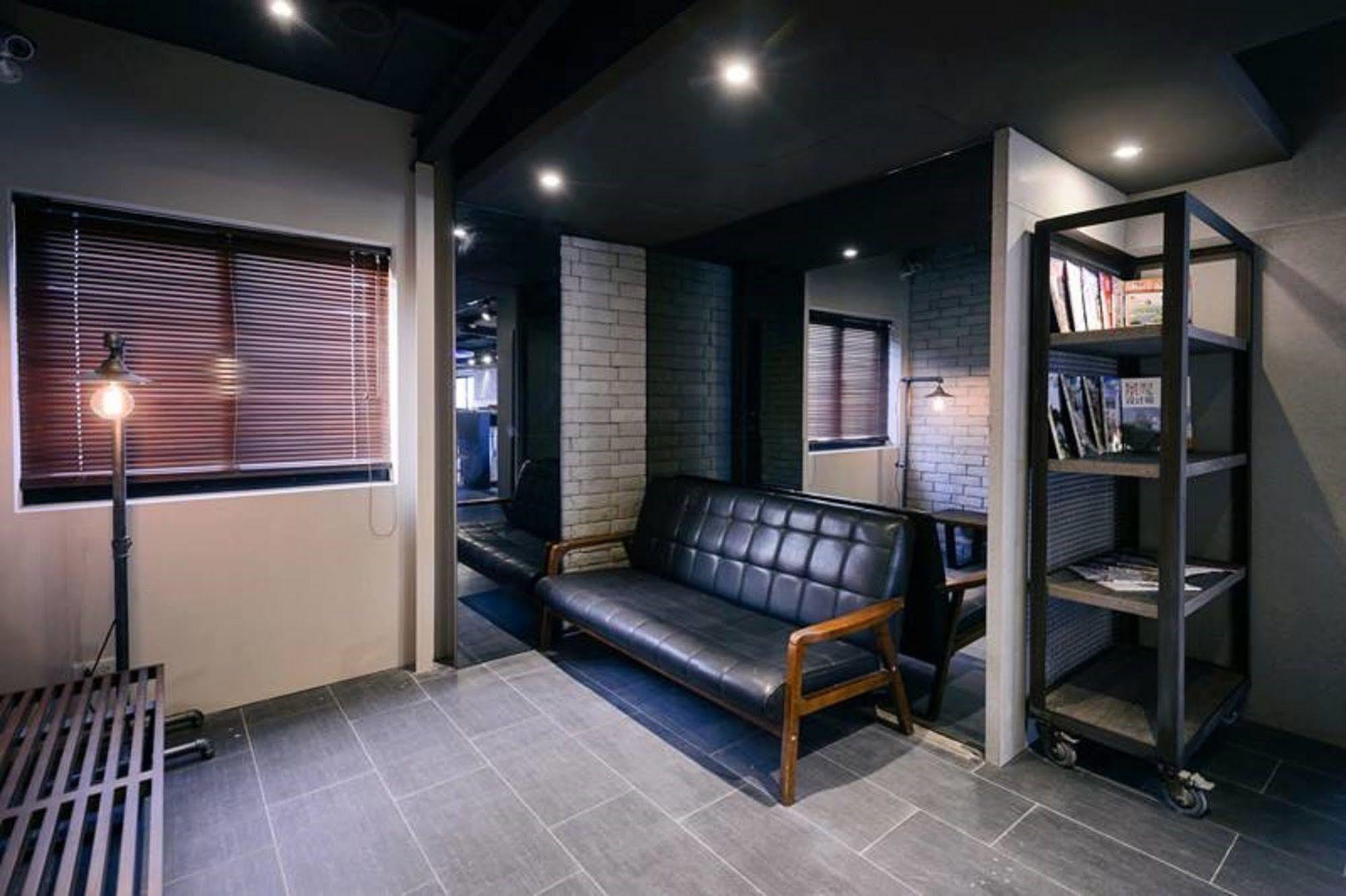 Kiwi Express Hotel-Taichung Station II מראה חיצוני תמונה
