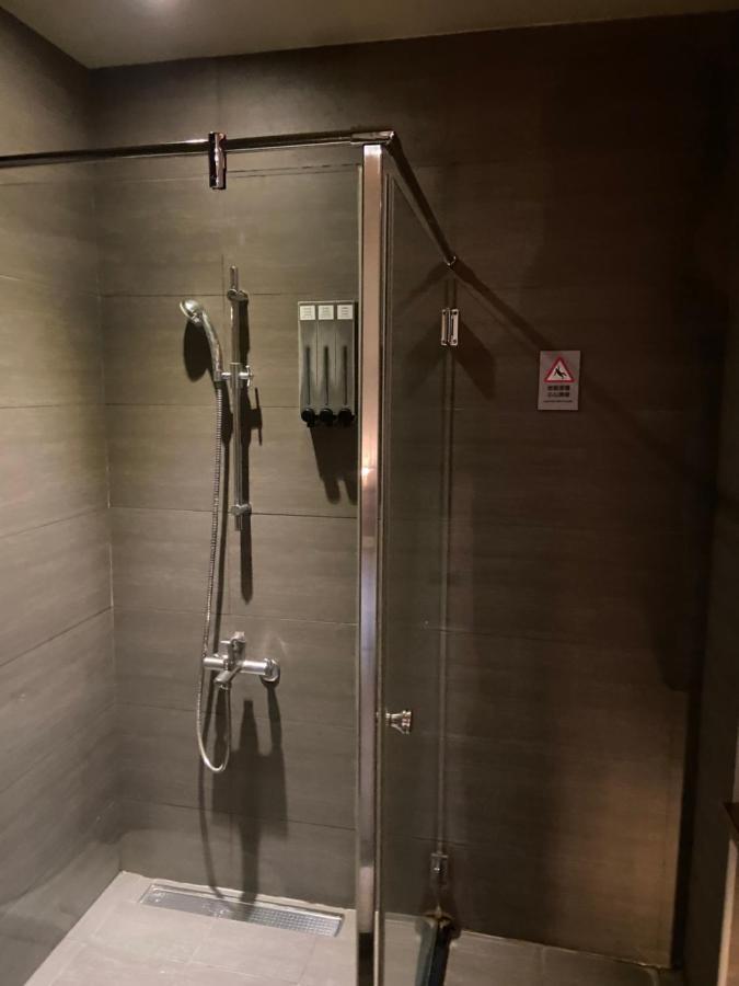 Kiwi Express Hotel-Taichung Station II מראה חיצוני תמונה