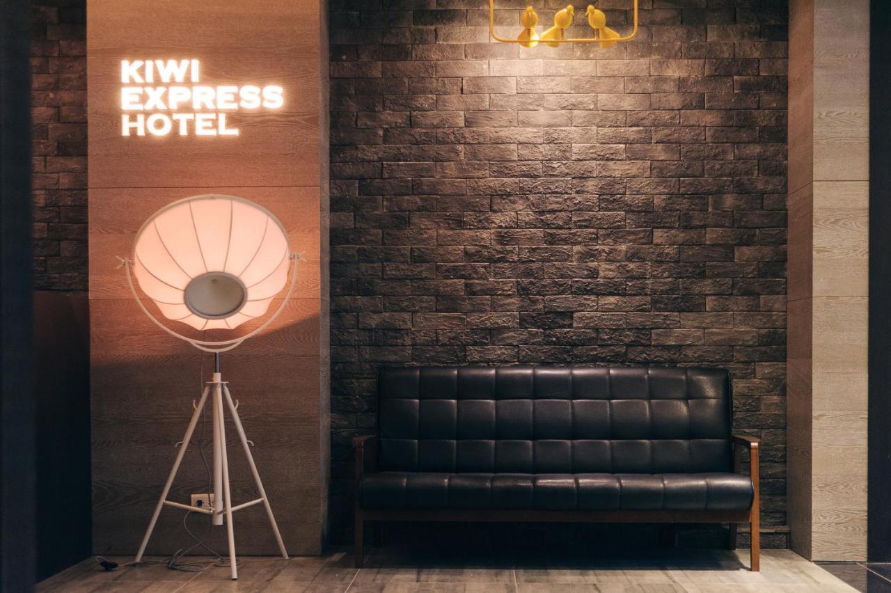 Kiwi Express Hotel-Taichung Station II מראה חיצוני תמונה